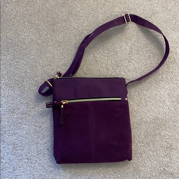 Handbags - Purple purse never used great shoulder bag $12